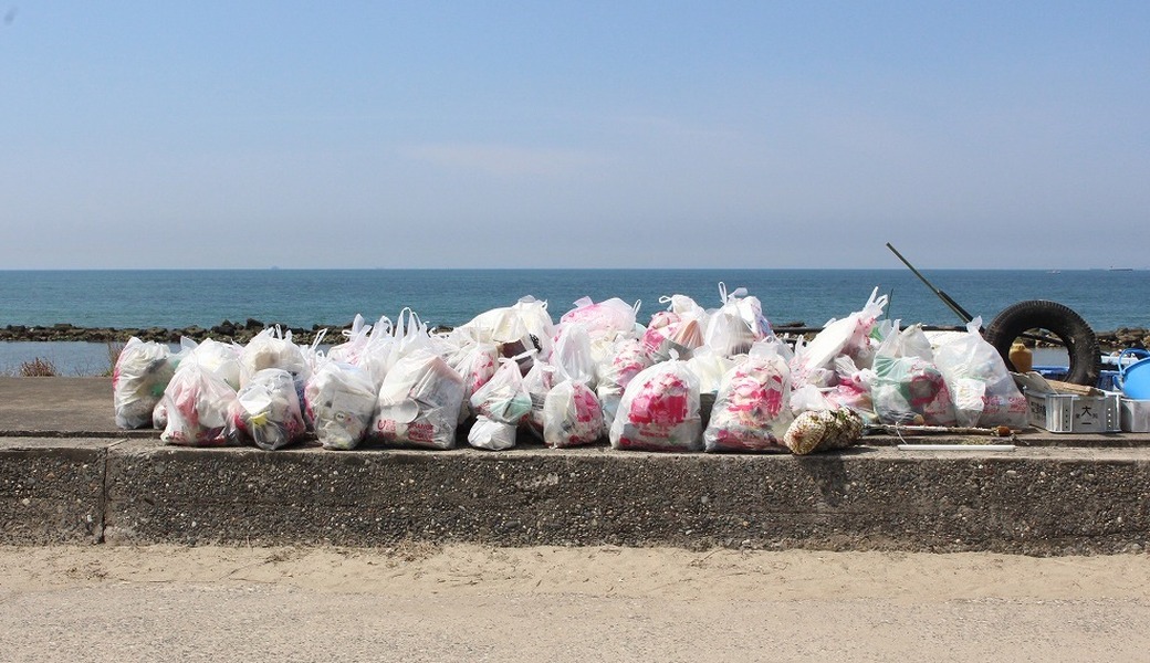 西の浜クリーンアップ活動　特別活動 レポート