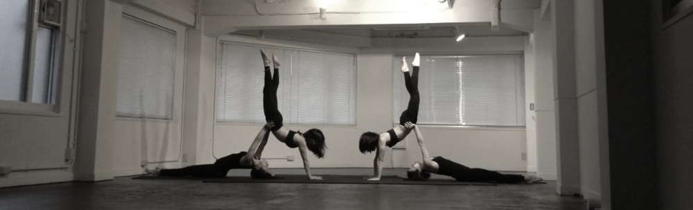 Acroyoga Art. カバー