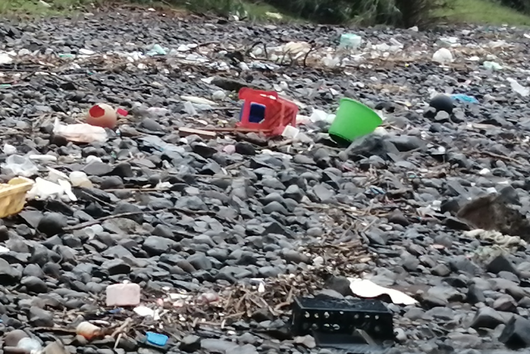皿川海岸ゴミ山となる アイキャッチ