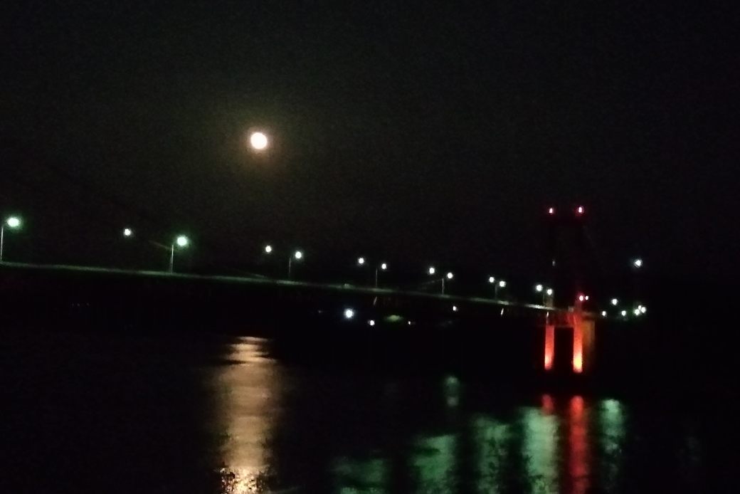 名月は　橋を渡りて　西に往き アイキャッチ