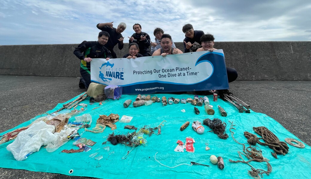 毎月恒例の海中清掃ダイビング AWARE Dive Against Debris  レポート