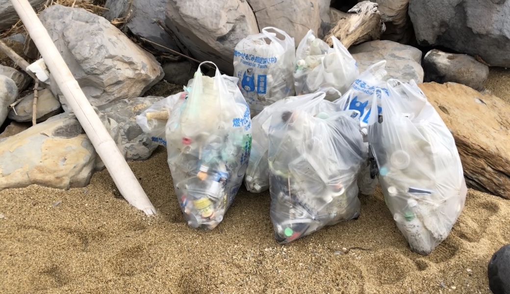 三都  白浜でのゴミ拾い レポート