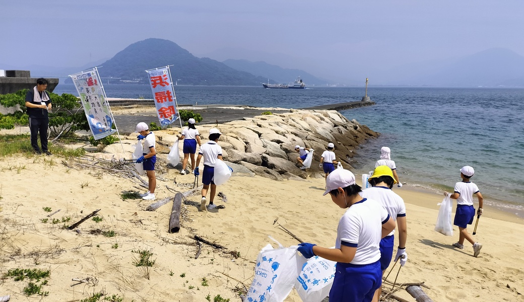 「BLUE SANTA」大畠ふれあいビーチで海岸清掃 レポート
