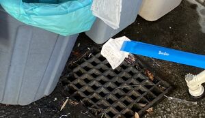 社員ゴミ拾い アイキャッチ