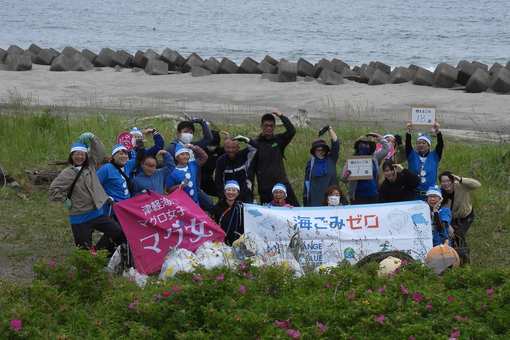 ハマナスの香る砂浜で、ビーチクリーン・ヨガ アイキャッチ