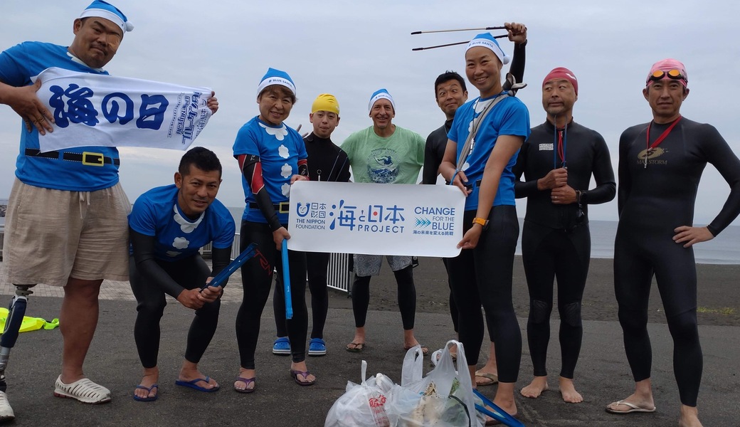 T-bar beach cleaning and sunset swim  アイキャッチ