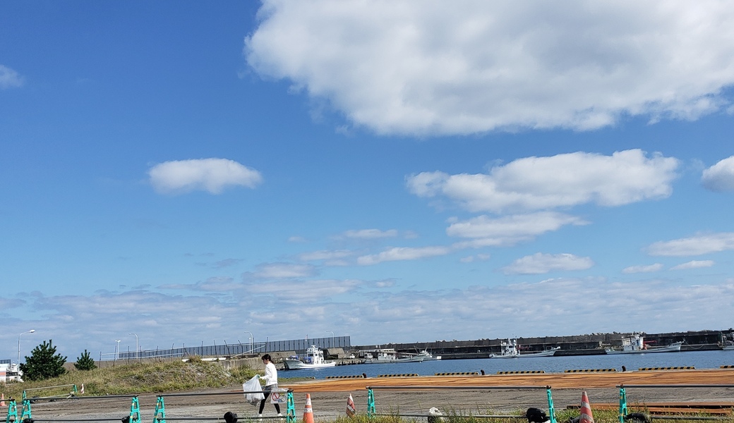 【非募集】三沢漁港周辺ゴミ拾い auショップ三沢店 BLUE SANTA2025 アイキャッチ