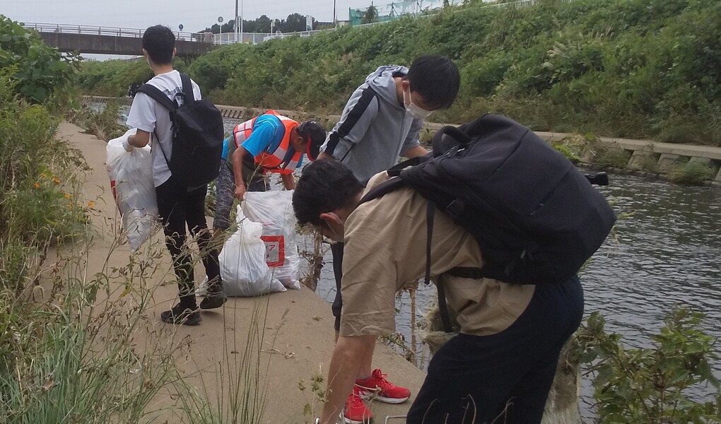 第一学院高校ボランティアの皆さんと境川✩川ゴミ拾い活動✩ アイキャッチ
