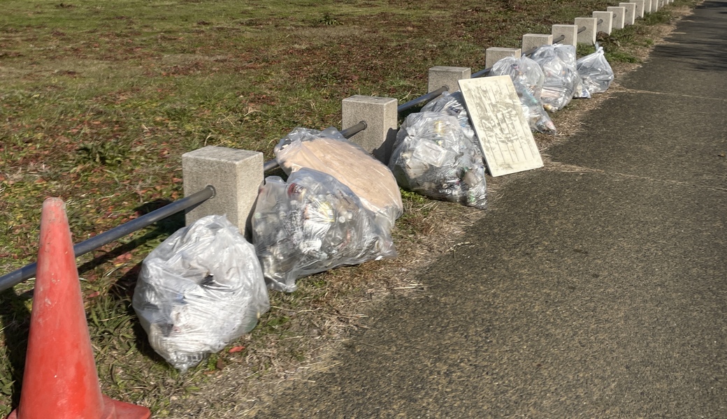 淀川流域右岸側摂津市一津屋野草地区護岸水沿いプラスチックごみ清掃活動 レポート