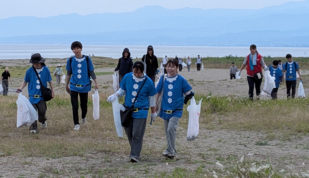 ブルーサンタでマイクロプラスチックを集めよう レポート
