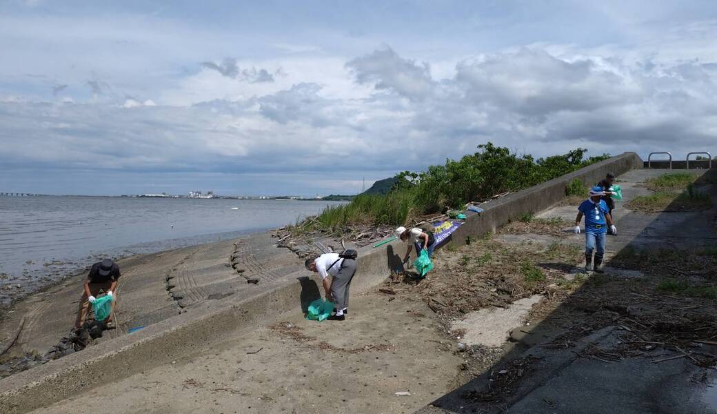 BLUE　SANTA　2025　海の日に、カブトガニと海の未来を変える挑戦～海の生き物観察と海ゴミの回収～ アイキャッチ